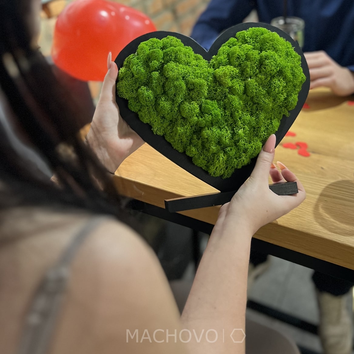 Mechová dekorace - srdce na stojanu - Obrázek 3