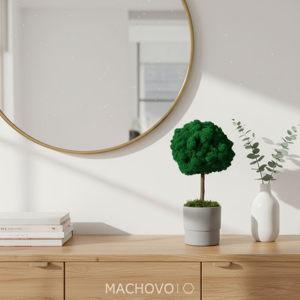 3D mechový strom z lišejníku v květináči na komodě v moderním interiéru